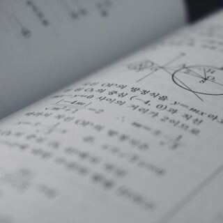 Δύο Κινέζοι έλυσαν προβλήματα ενός αιώνα και κατέκτησαν το κορυφαίο παγκόσμιο βραβείο στα Μαθηματικά