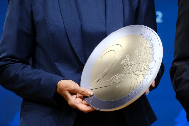 Τα οφέλη από τις πρόωρες αποπληρωμές χρέους και οι οίκοι αξιολόγησης