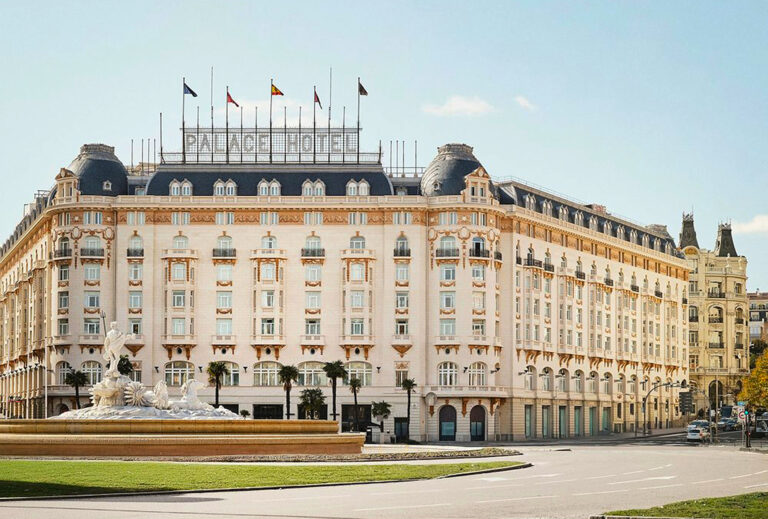 Palace Hotel: Το ξενοδοχείο όπου σερβιρίστηκε η νίκη του Φράνκο