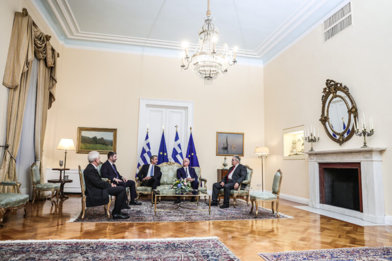 Μια άδεια καρέκλα στο Προεδρικό...