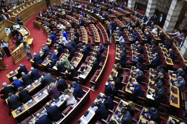 Βουλευτές σε... αναμμένα κάρβουνα