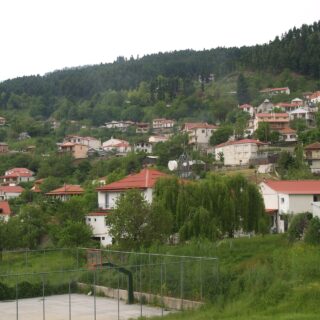 Το ελληνικό χωριό που αντιστέκεται στο δημογραφικό: Το 70% των ζευγαριών είναι πολύτεκνα ή τρίτεκνα