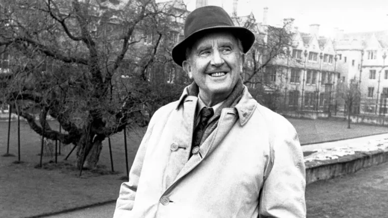 Ο J.R.R. Tolkien πέρα από τη Μέση Γη: 10 συναρπαστικά facts για τον άνθρωπο που φαντάστηκε τη φαντασία