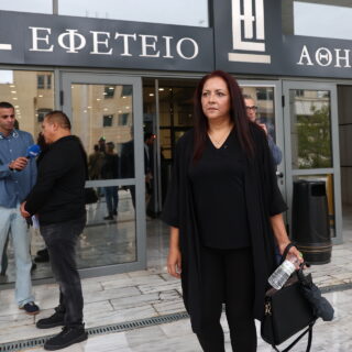 Διαρκής δοκιμασία για τις αντοχές του κράτους δικαίου και της ανθρώπινης αξιοπρέπειας η γυναικοκτονία της Κυριακής Γρίβα, λέει η οικογένειά της