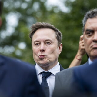 Αποκάλυψη Reuters: O Μασκ έκοψε το Starlink στους Ουκρανούς με εντολή Τραμπ