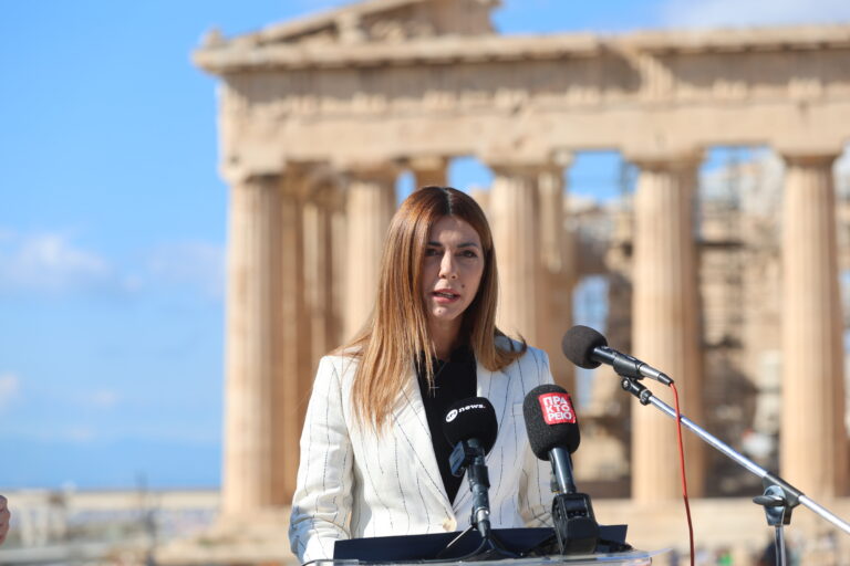 Τα 15μελή των σχολείων στο γραφείο της υπουργού Παιδείας