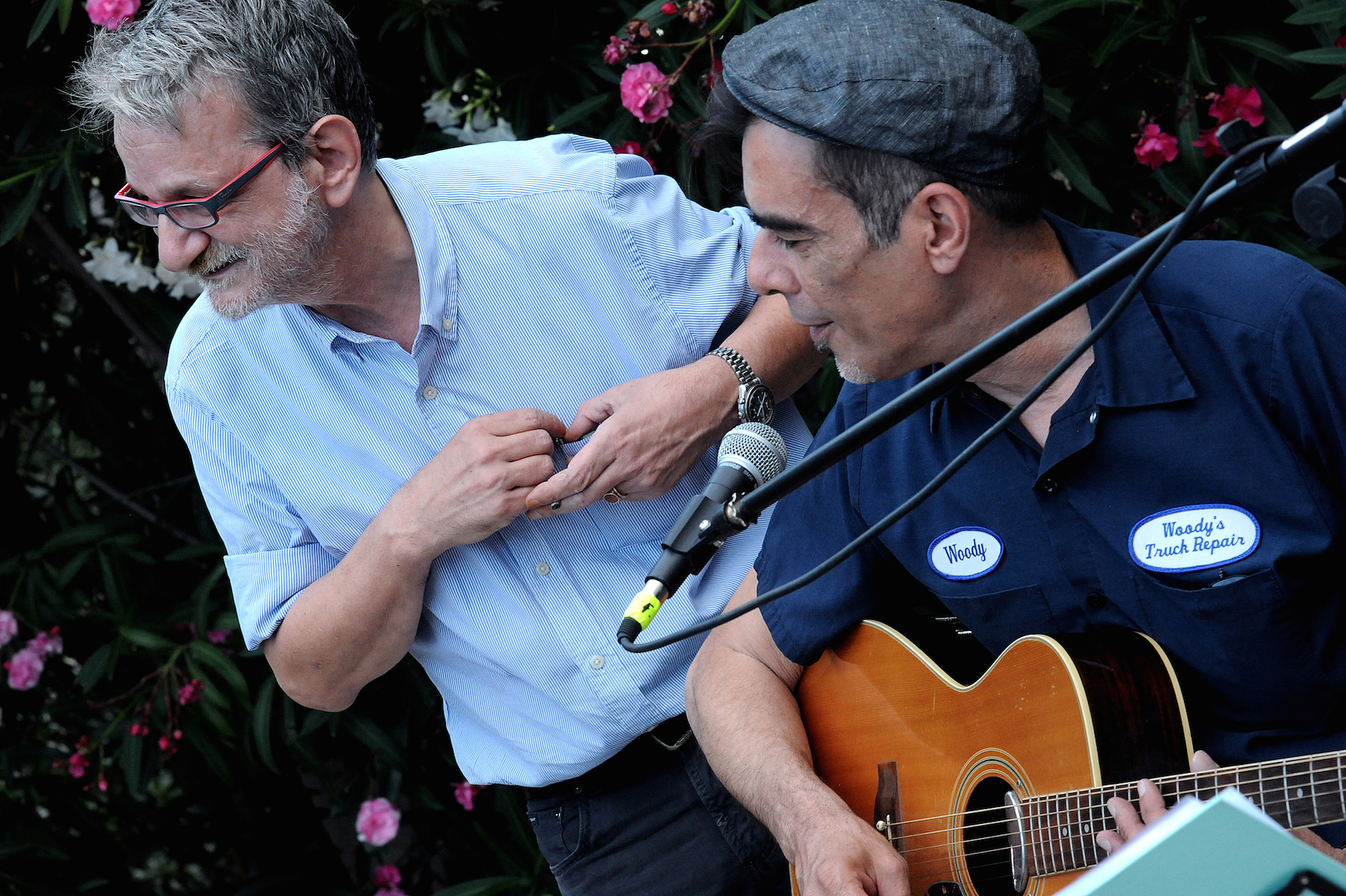 Χριστόφορος Κάσδαγλης & Αλέξης Καλοφωλιάς, ο οποίος άνοιξε μουσικά τη βραδιά.