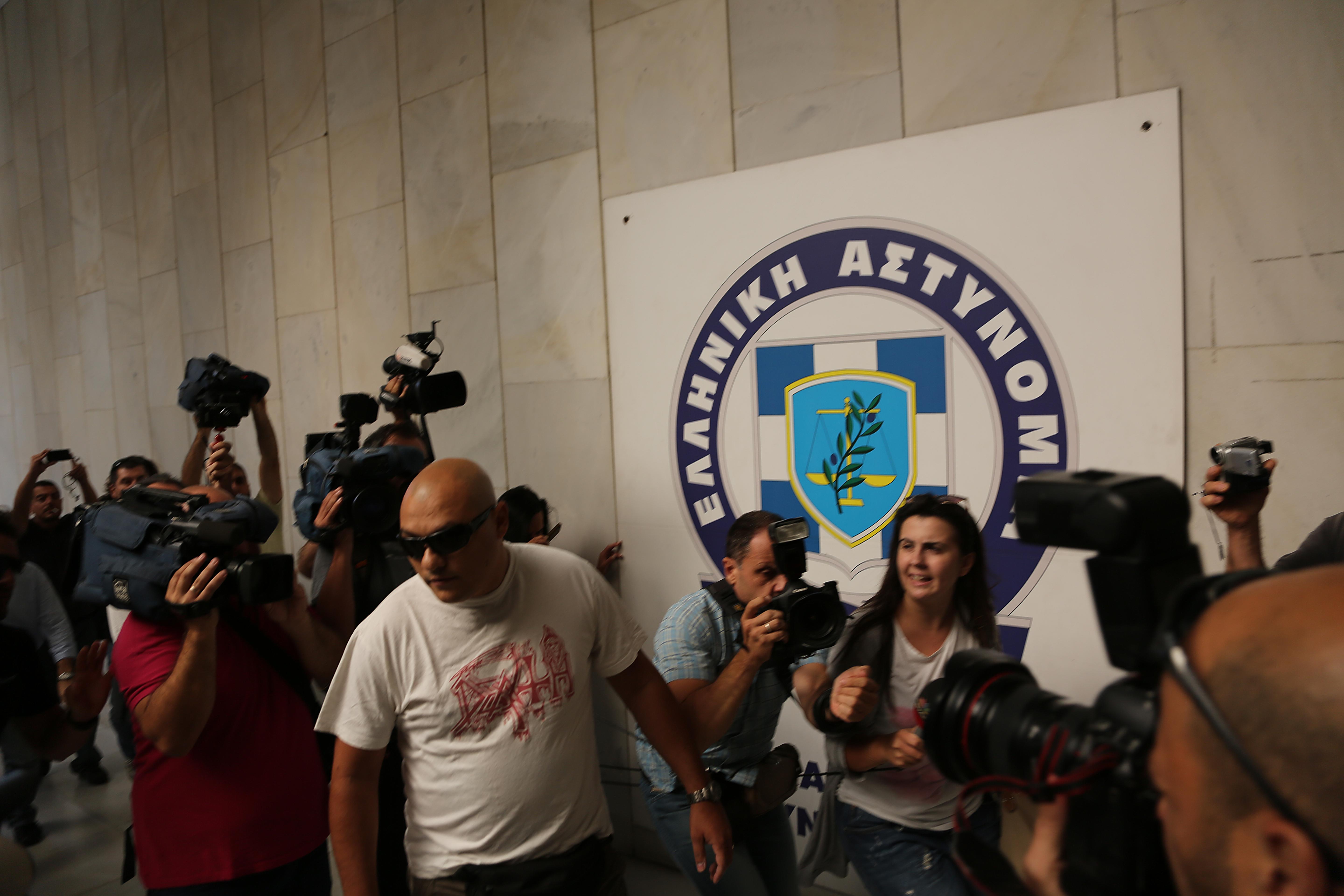 Χρυσή Αυγή, συλλήψεις, ΓΑΔΑ, Γερμενής, Βουλευτής, MP, Golden Dawn, Arrest, Germenis, Yermenis, Police Headquarters