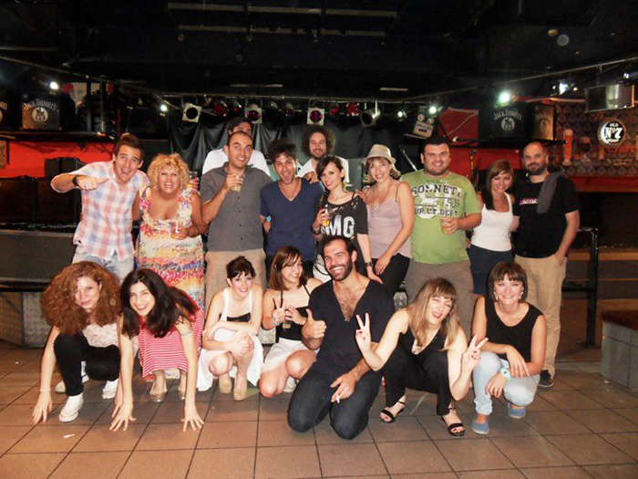 The Swiss // AN club // 2010 Αναμφίβολα το πιο αποτυχημένο εισπρακτικά event στην ιστορία του Κορμοράνου ήταν κι ένα από τα πιο ευχάριστα, με κορυφαίο live από τους Αυστραλούς The Swiss, εξαιρετική χημεία μεταξύ όλων των παρευρισκόμενων και τρελό afterparty. Λίγους μήνες μετά που τους ξανακαλέσαμε στην Αθήνα (στο bios), οι The Swiss έφεραν από ένα δωράκι για όλους εκείνους της πρώτης φοράς, ο ντράμερ Tony Mitolo ξαναήρθε ένα χρόνο μετά για φιλικό dj set και ο μπασίστας Surahn έρχεται στο επόμενο The Kids Are Alright της heretic τον άλλο μήνα στο Ρομάντσο για live.
