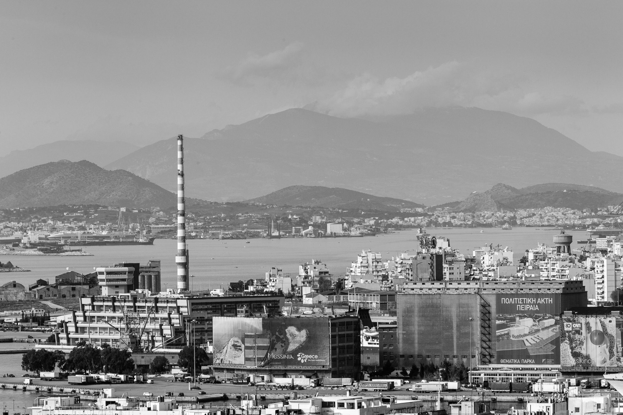 Κάτω στον Πειραιά 