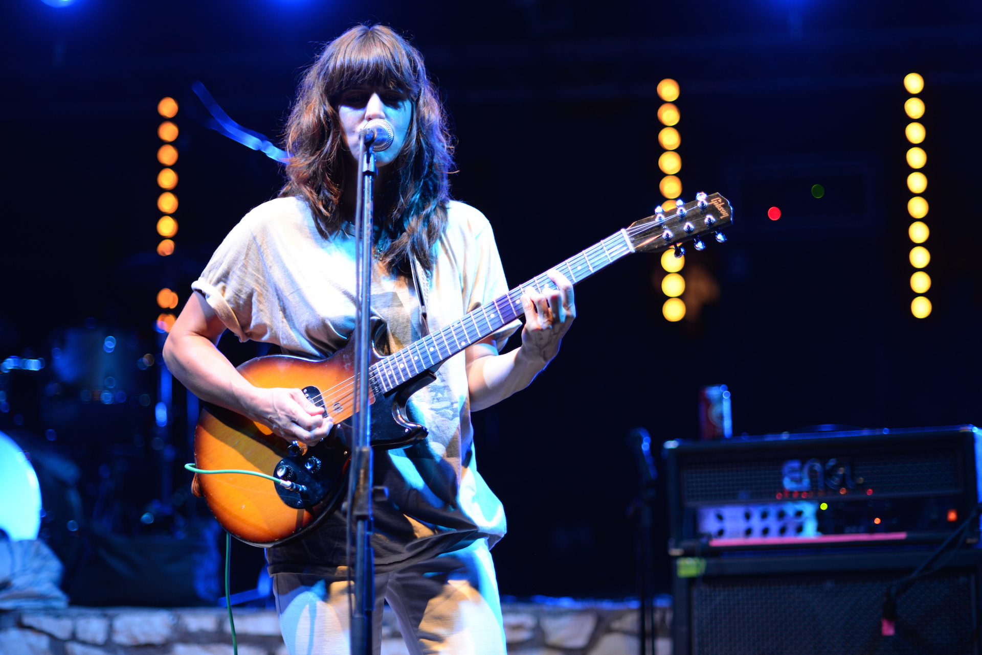 Η Eleanor Friedberger δε μπορούσε να κρύψει τη χαρά της που έπαιζε σε ένα τέτοιο μέρος.