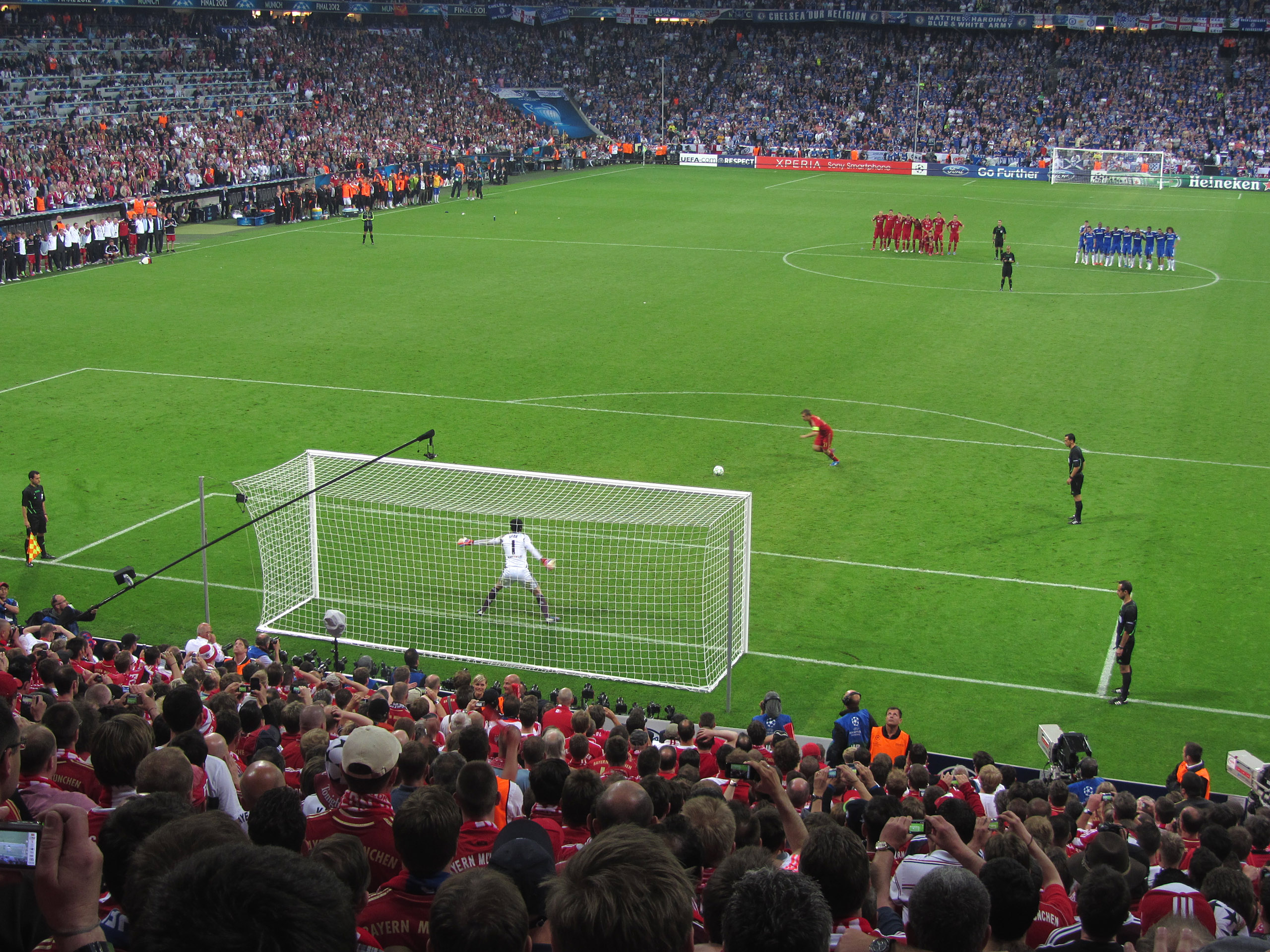 Penalty_kick_Lahm_Cech_Champions_League_Final_2012