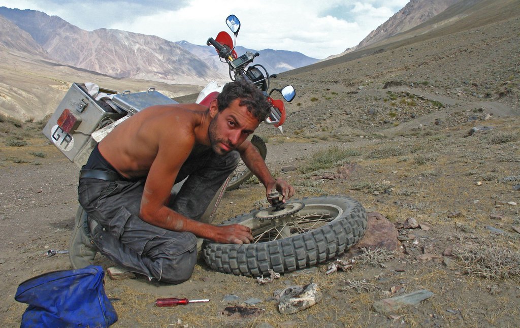 Σπασμένο ρουλεμάν, Τατζικιστάν